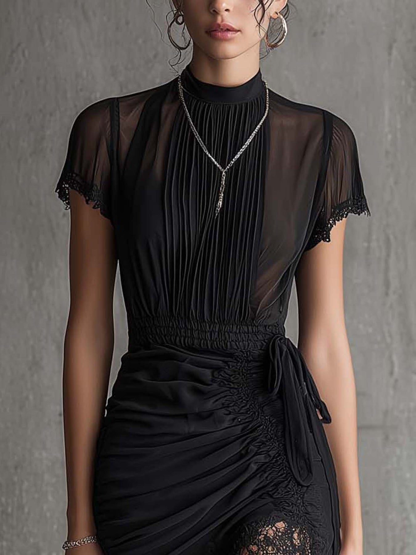 SAVANNA – MINI-ROBE AVEC TAILLE ENTRELACÉE ET FINITIONS EN DENTELLE
